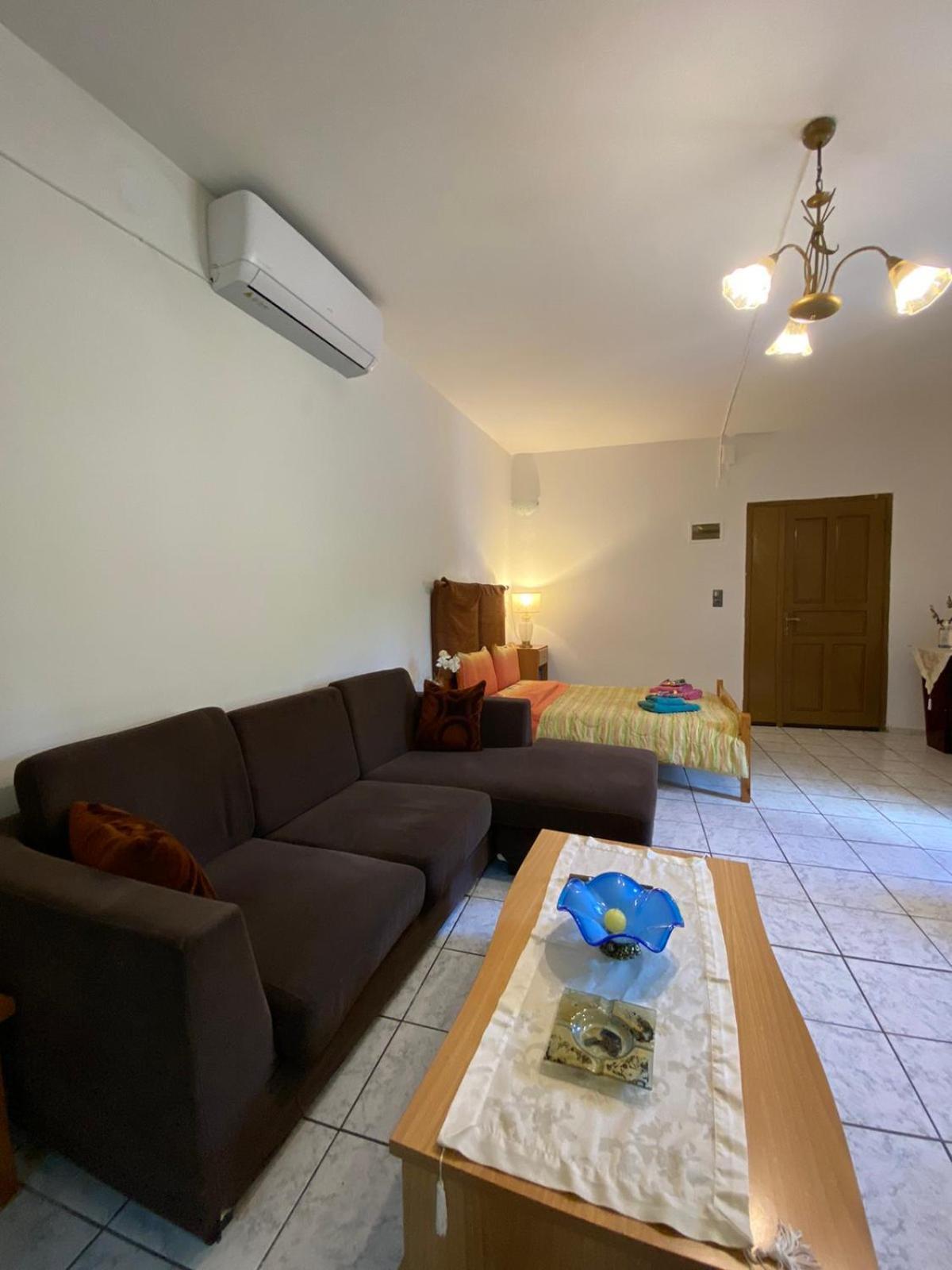 Aggelina Guest House Sárkhos Екстериор снимка