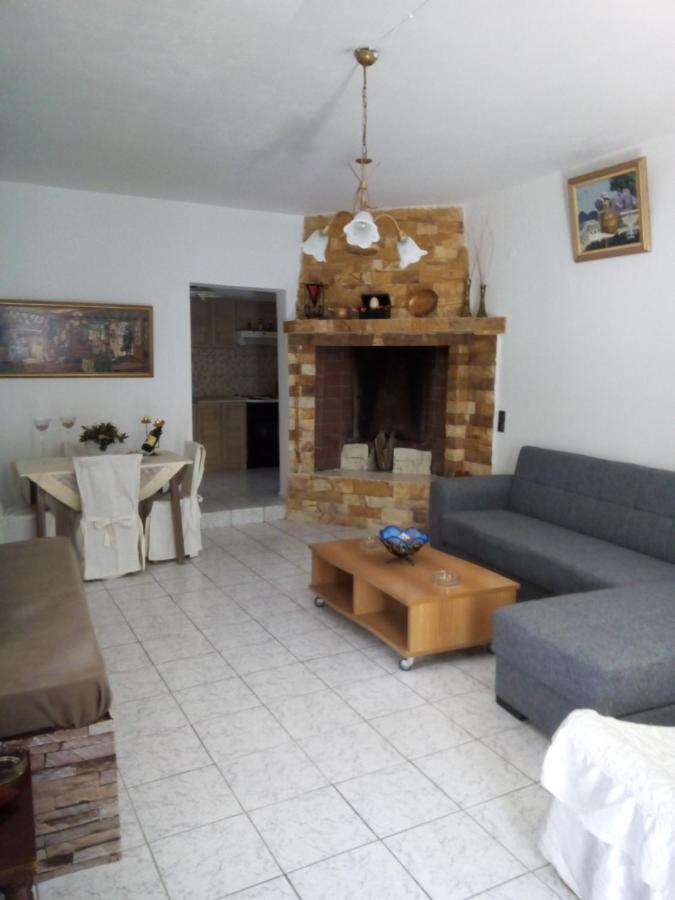 Aggelina Guest House Sárkhos Екстериор снимка